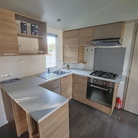 Mobil F033 La Carabasse 4 Etoiles Camping *